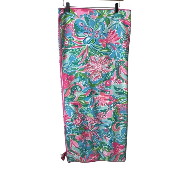 Lilly Pulitzer Oversized Beach Lounge
Towel, 40 x 72 - Picture 2 of 8